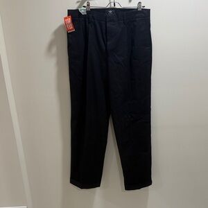 Dockers Classic Fit Men's 34/30 Black Dress Pants. New with Tags!